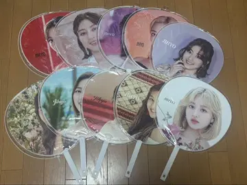TWICE 굿즈 묶음 판매 지효 위주 다른 멤버 포함