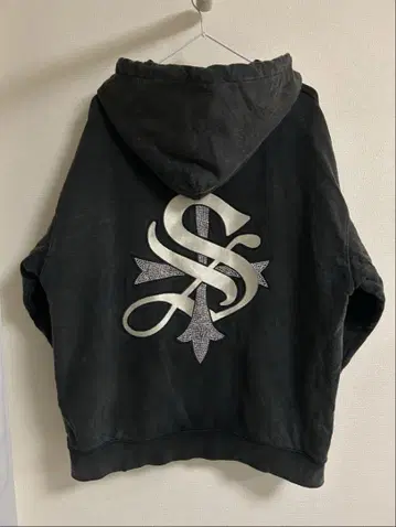 supplier 서플라이어 지퍼 후드티 블랙 그레이 골드