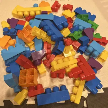 MEGABLOKS 컬러풀한 플라스틱 블록 다수
