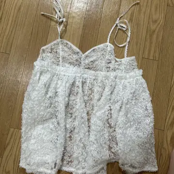 화이트 레이스 뷔스티에