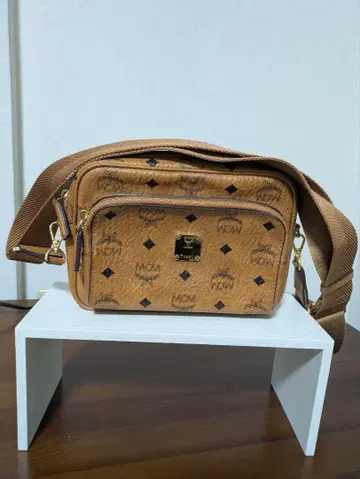 MCM 브라운 가죽 숄더백