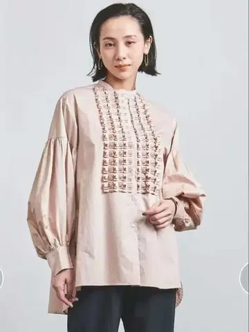 마릴린 문 프릴 턱 블라우스