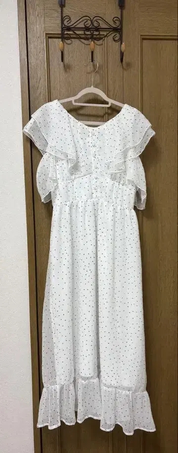 [ Evelyn ] 어깨 트임 도트 프릴 원피스