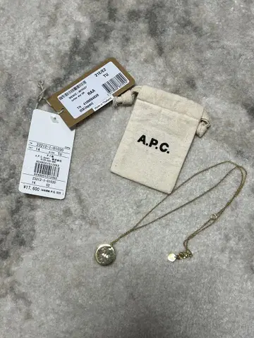 A.P.C.(아페쎄) 로고 펜던트 목걸이 골드