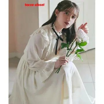 [택 포함 새상품] 토코 클로젯 배색 리본 포함 프릴 x 셔링 원피스
