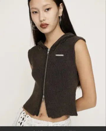 프론트 지퍼 블리치 리브 상의 블랙