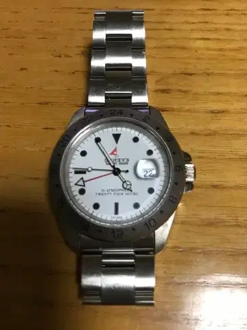 GENEVEYACHTCLUB GMT 화이트 다이얼 아날로그 시계