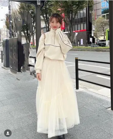 chico 파이핑 자수 하프 지퍼 풀오버