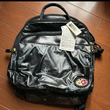 꽃무늬 자수 블랙 백팩