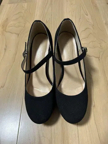 블랙 스트랩 하이힐