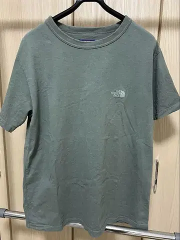 THE NORTH FACE 올리브 그린 티셔츠