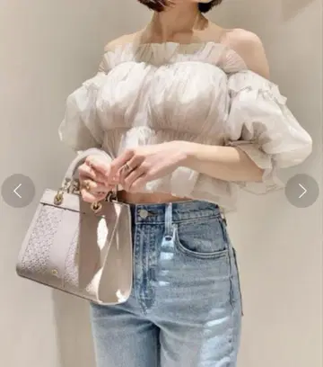 SNIDEL 컨디션 최상 볼륨 개더 프릴 오프숄더 블라우스 IVR