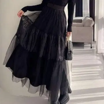 새상품급 볼륨 샤샤 스커트 블랙 드라마틱 실루엣