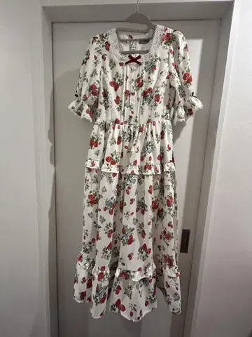 axes femme kawaii 클래식 베리 원피스 화이트