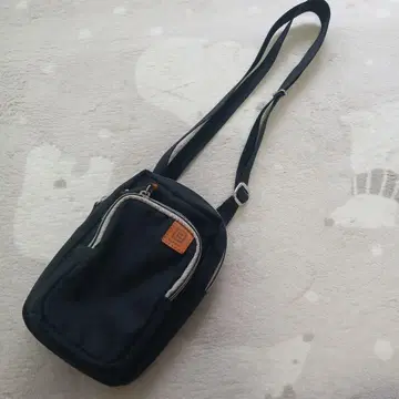beside.u RFID 기능성 숄더백 블랙