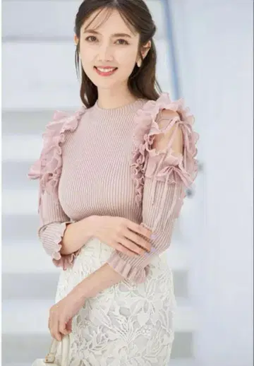 리본 달린 쉬폰 플리츠 절개 리브 니트 풀오버 toccocloset