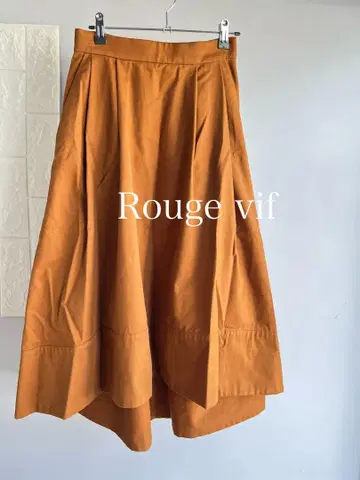 Rouge vif 플레어 스커트 카멜