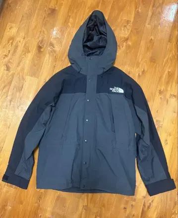THE NORTH FACE 마운틴 라이트 파카 블랙/그레이