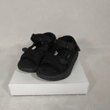 MBT KISUMU 블랙 스포츠 샌들 벨크로
