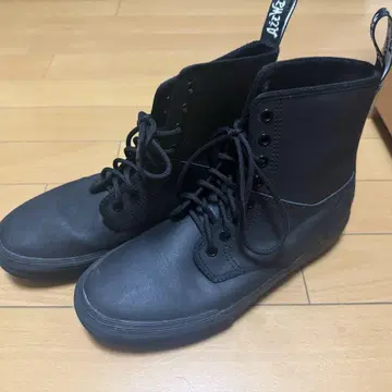 새상품급 닥터마틴 Dr.Martens 8홀 UK6 25cm
