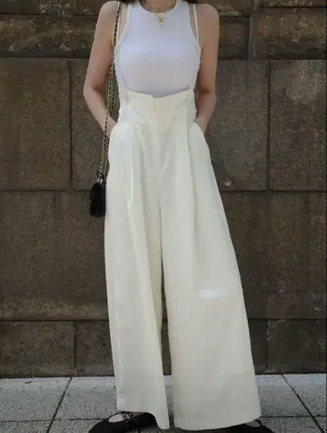 모리폰. 새틴 멜빵바지 / 아이보리