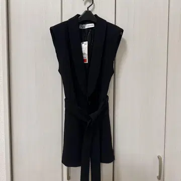 [ 새상품 ] ZARA 자라 블랙 슬리브리스 롱 베스트 허리 벨트 포함