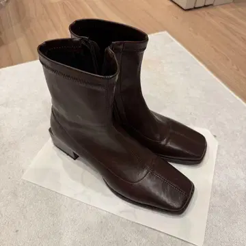 다크 브라운 가죽 지퍼 부츠