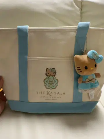 THE KAHALA 헬로키티 토트백 봉제 인형 스트랩 세트