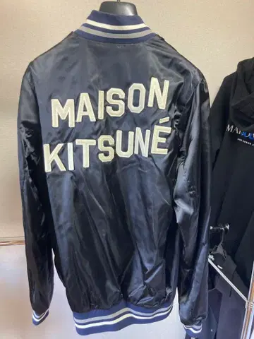 메종 키츠네 블랙 바시티 자켓
