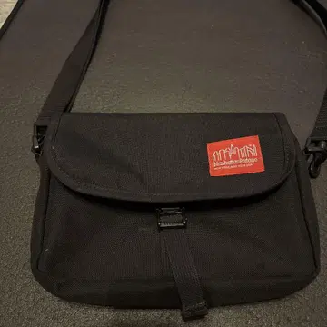 Manhattan Portage 블랙 숄더백