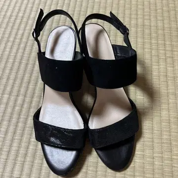 Riz 블랙 스트랩 샌들 24cm