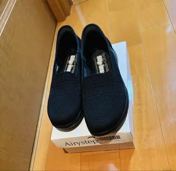 Skechers Airystep Slip-ons 블랙