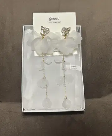 Jasmin 플라워 모티브 롱 귀걸이
