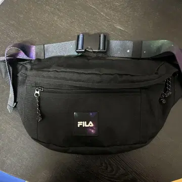 BTS 콜라보 FILA 바디백 우주 패턴 있음