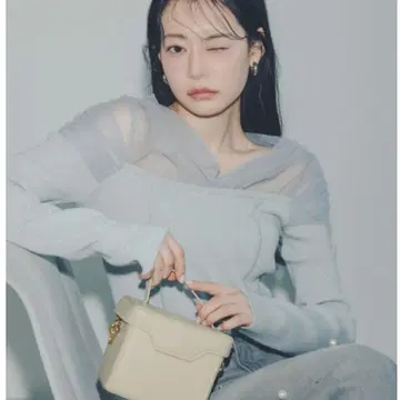 새상품 Rirandture 오프숄더 튤 니트 나고미짱 착용