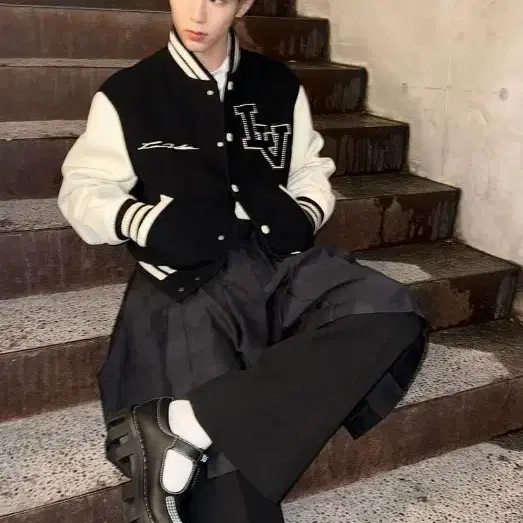 루이비통 퍼렐 시그니처 바시티 블루종 사진 7