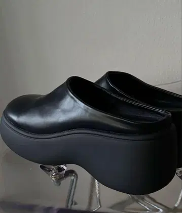 wee9s / chubby flat shoes