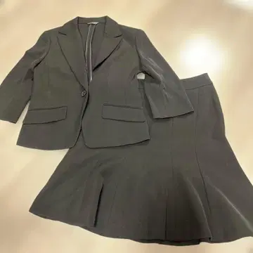 CASTITA 블랙 플레어 스커트 수트 세트
