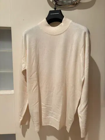 JOHN SMEDLEY 아이보리 모크넥 스웨터 사이즈: M