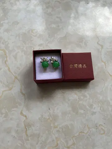그린 컬러 꽃 모양 장식 귀찌