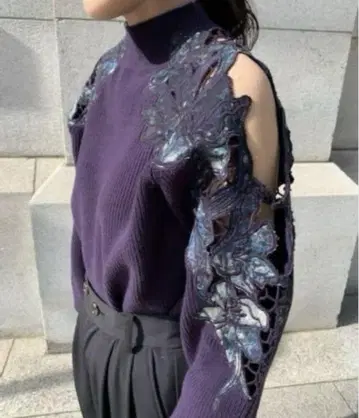 프레이 아이디 자수 하이넥 니트 풀오버