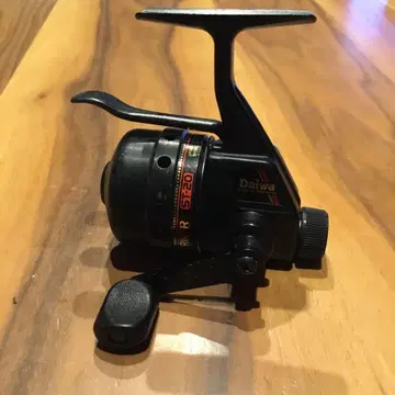 Daiwa Striker ST-20 스핀캐스트 릴