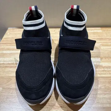 MONCLER 블랙 스트랩 스니커즈