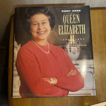 외국도서 엘리자베스 여왕 QUEEN ELIZABETH 2 서적
