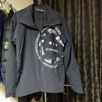 LUXEAKMPLUS 서클 로고 윈드브레이커