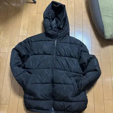 블랙 후드 부착 다운 자켓