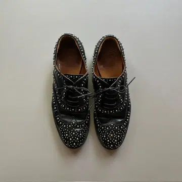 처치스 버우드 스터드 윙팁 가죽 신발 37