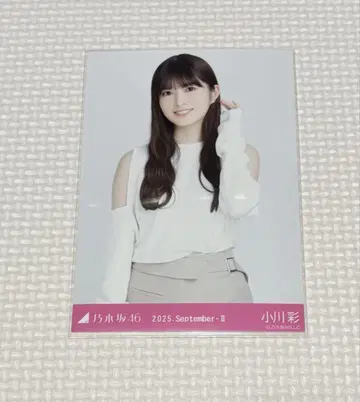 노기자카46 오가와 아야 어깨 트임 상의 추