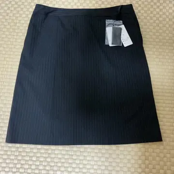 택 포함 새상품 블랙 스트라이프 미디 스커트 LESMUES
