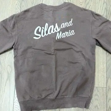SILAS & MARIA 사이러스 빅 로고 프린트 맨투맨 트레이닝복